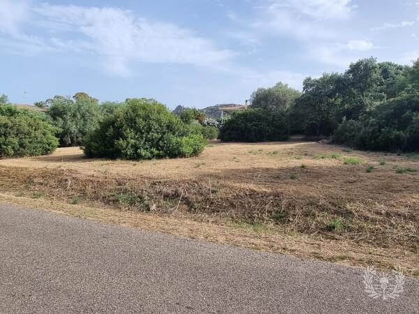 Building plot of 2,000 m² for sale.